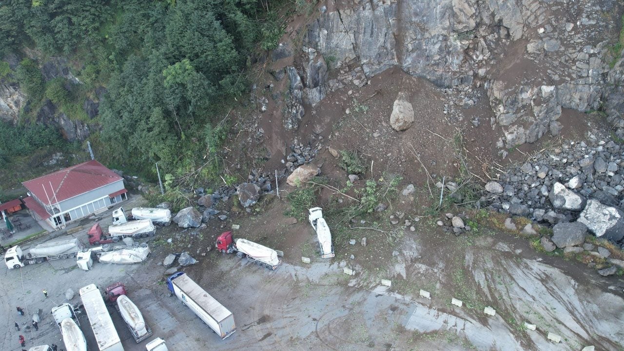 Uzmanlar afetlere yol açan ayrıntıyı açıkladı! Karadeniz’de heyelanı sadece yağmur tetiklemiyor