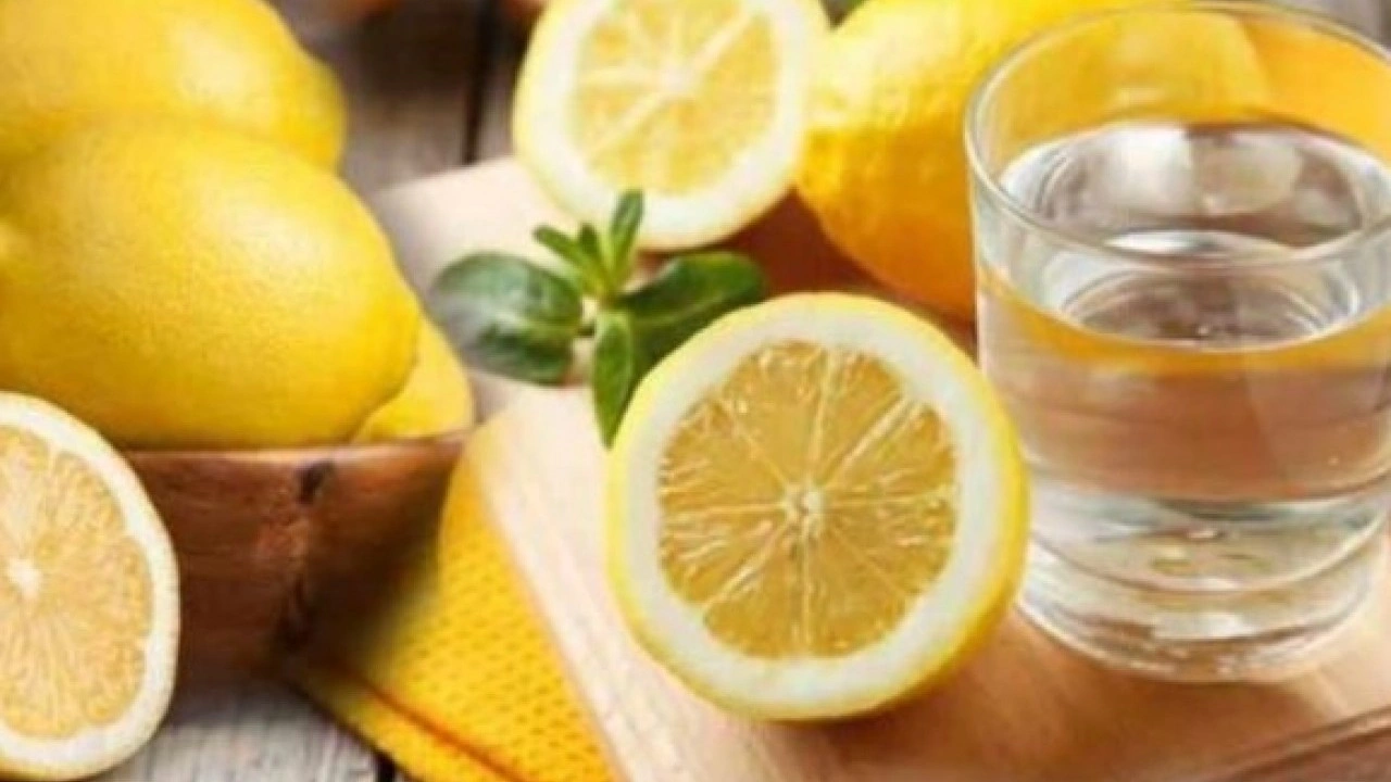 Foto - Uzmanlar öneriyor! Sabahları aç karnına limonlu su içerseniz bakın ne oluyor