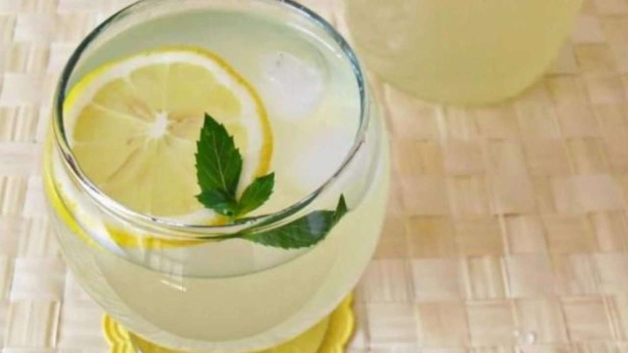 Foto - Uzmanlar öneriyor! Sabahları aç karnına limonlu su içerseniz bakın ne oluyor