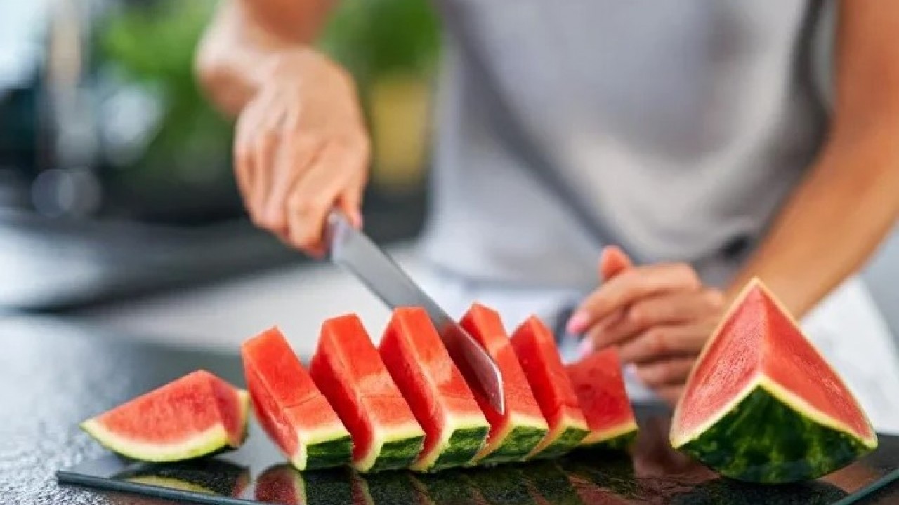 Foto - Uzmanlar özellikle uyardı! Karpuzu böyle yemek zehir saçıyor