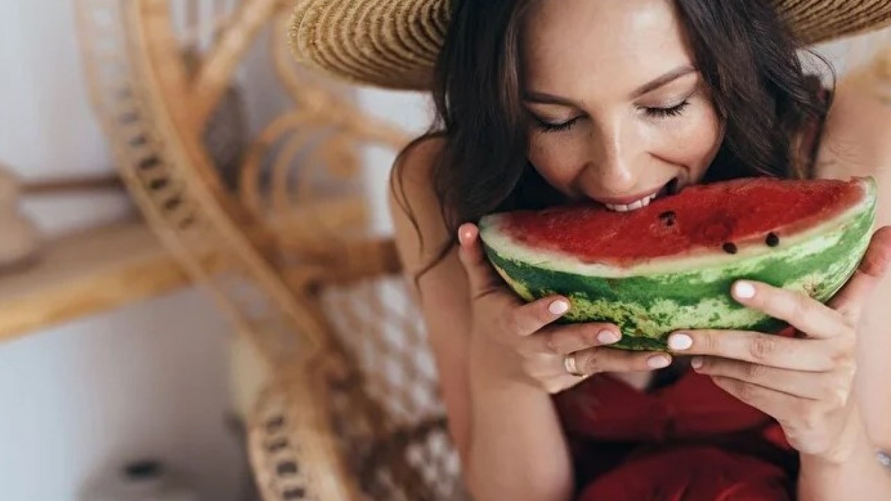 Foto - Uzmanlar özellikle uyardı! Karpuzu böyle yemek zehir saçıyor