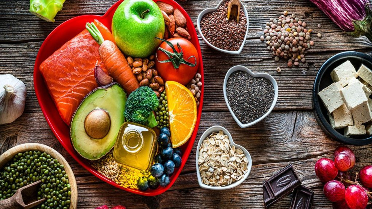 Uzmanlar tavsiye ediyor! Kalp sağlığını koruyan besinler açıklandı