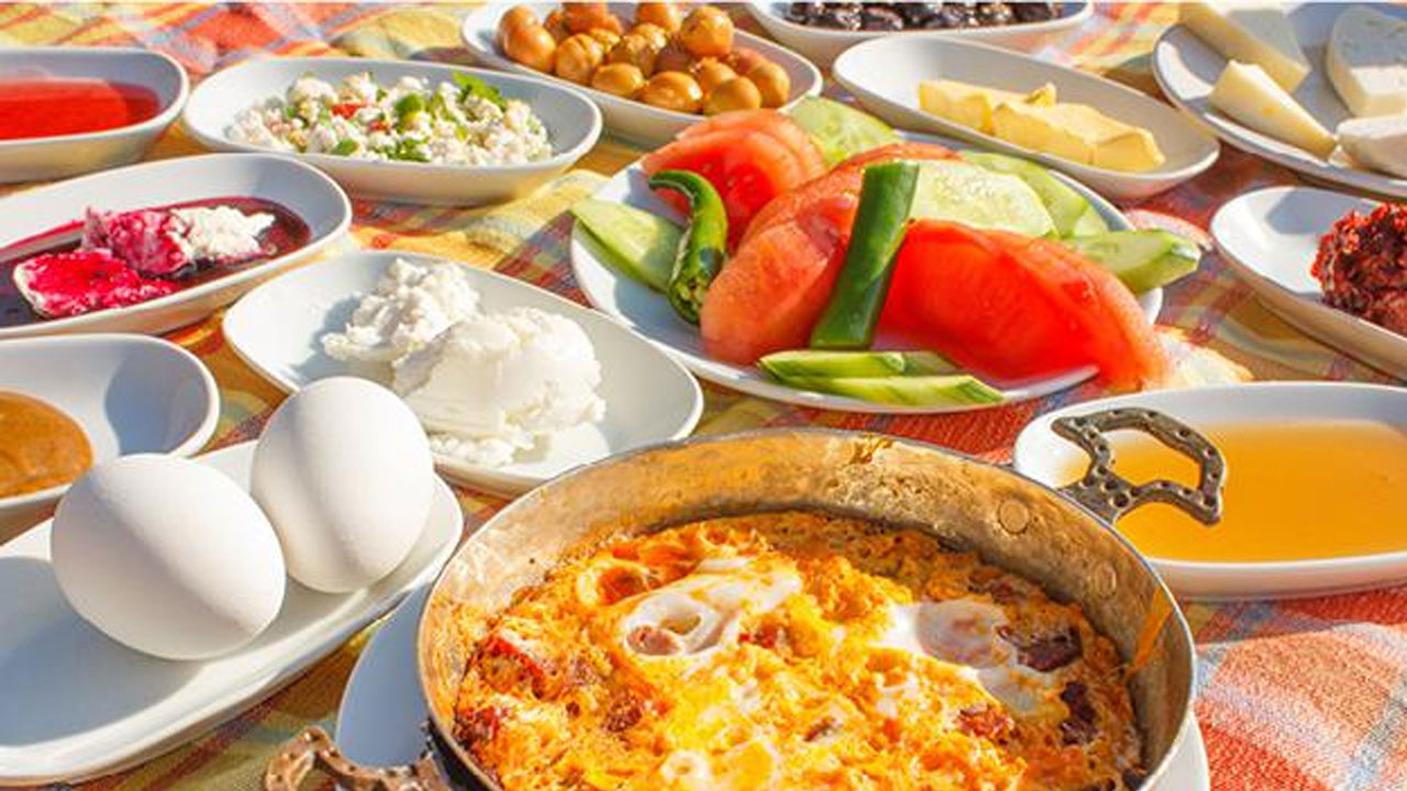 Uzmanlar tek tek sıraladı! Sahurda bunları yiyenler iftara kadar acıkmayacak