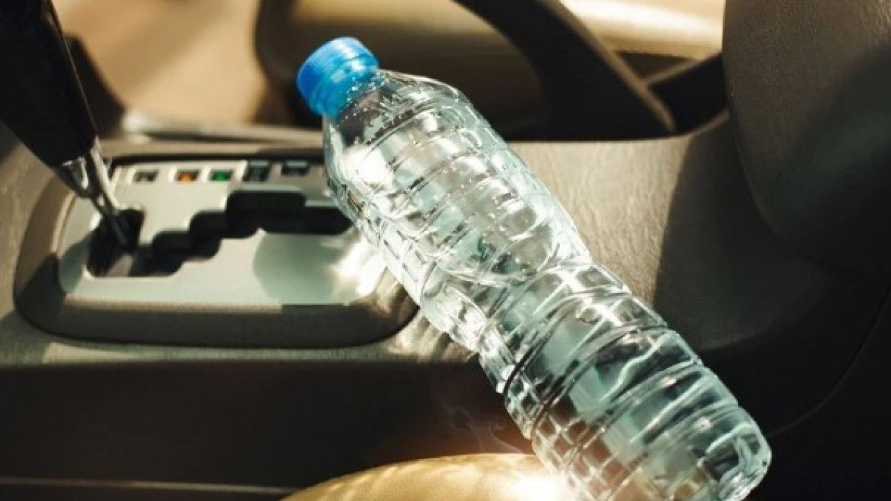 Foto - Uzmanlar uyardı! Araçlarda bıraktığınız plastik şişelere dikkat