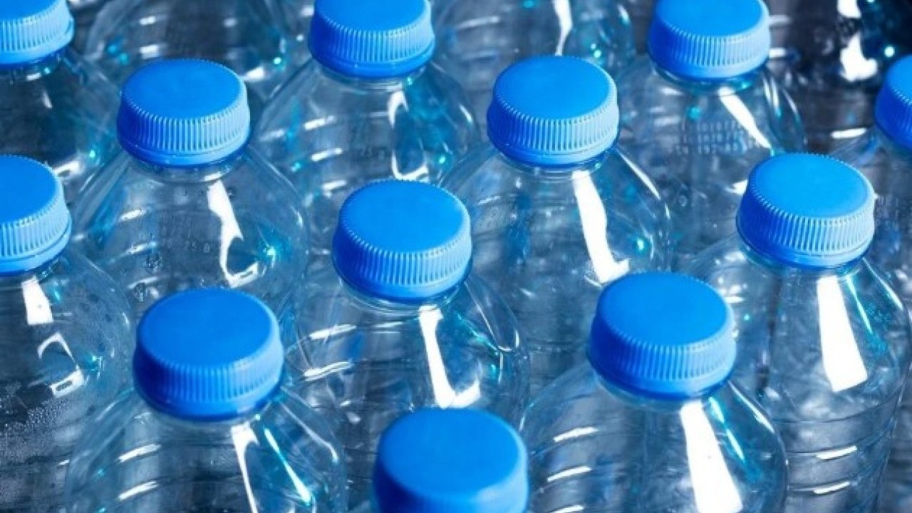 Foto - Uzmanlar uyardı! Araçlarda bıraktığınız plastik şişelere dikkat