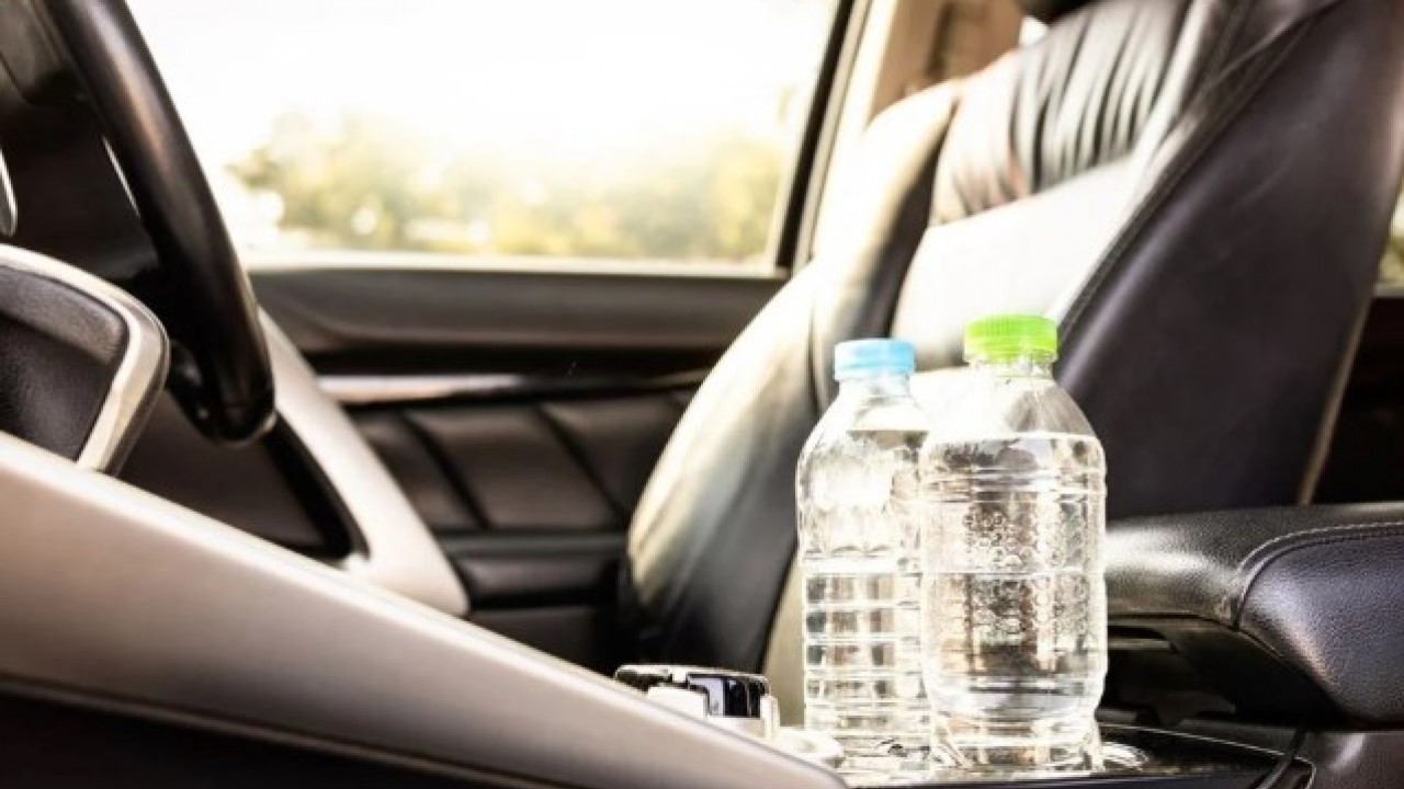 Uzmanlar uyardı! Araçlarda bıraktığınız plastik şişelere dikkat