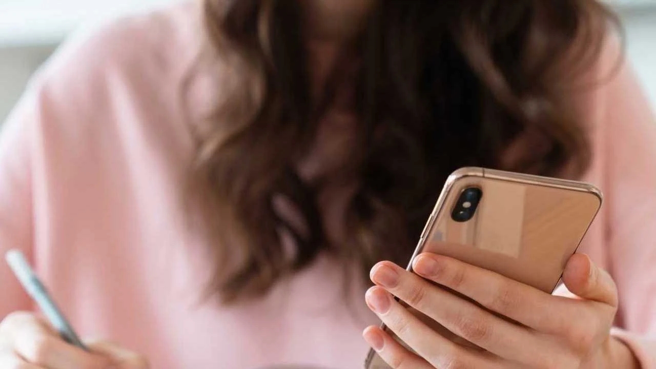 Foto - Uzmanlar uyardı: Bu 5 belirti varsa, telefonunuz gözetleniyor olabilir