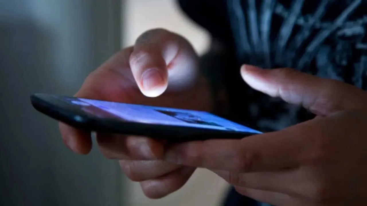 Uzmanlar uyardı: Bu 5 belirti varsa, telefonunuz gözetleniyor olabilir