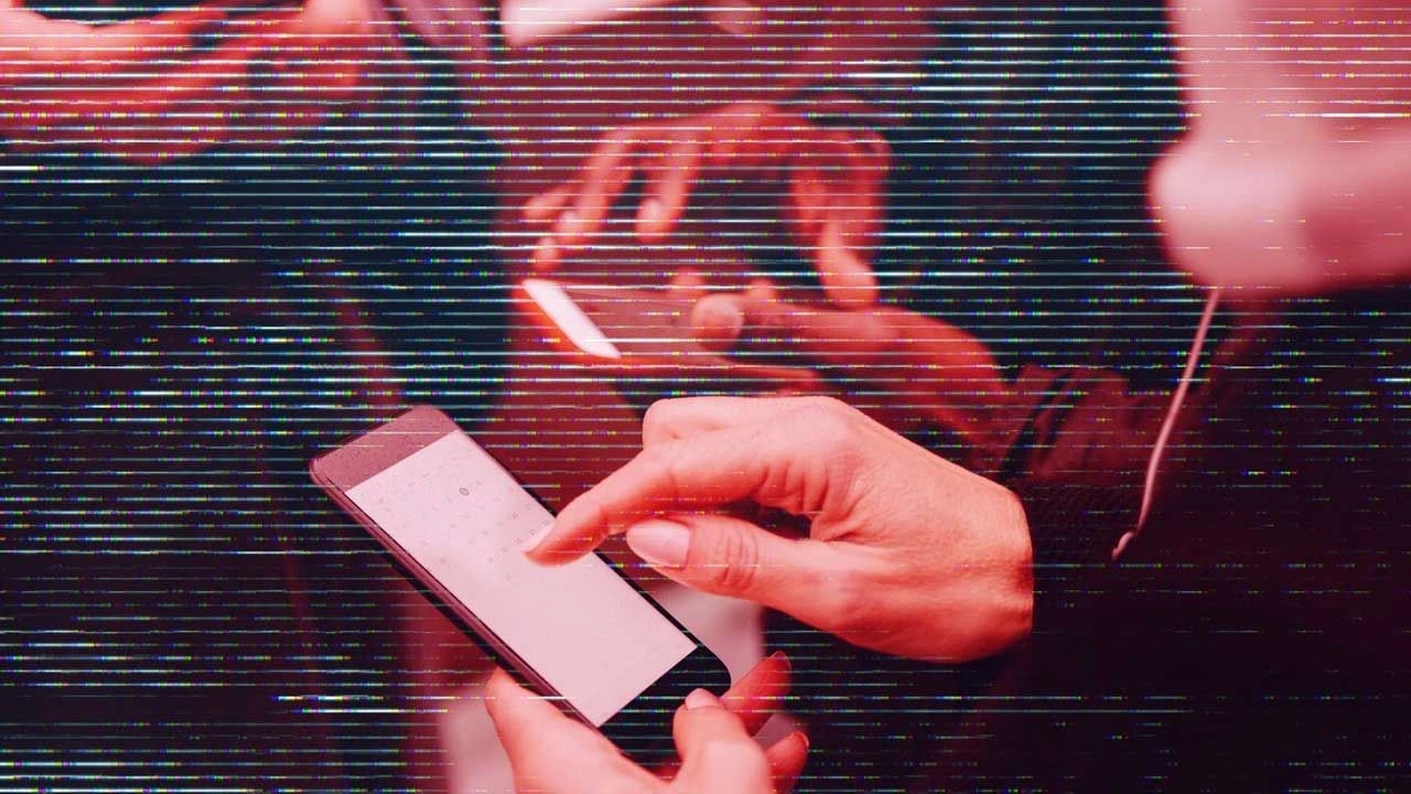 Foto - Uzmanlar uyardı: Bu 5 belirti varsa, telefonunuz gözetleniyor olabilir