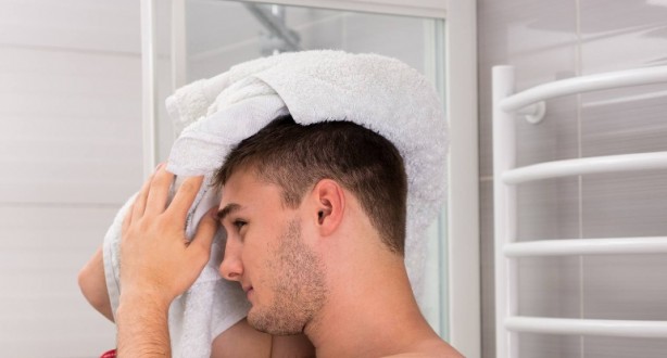 Uzmanlar uyardı! Islak saçı sakın ama sakın havluya sarmayın