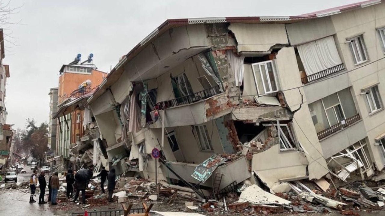 Uzmanlar uyarıp tarih verdi: Türkiye’nin en riskli 5 deprem şehri açıklandı, ilk 3 herkesi şoke etti