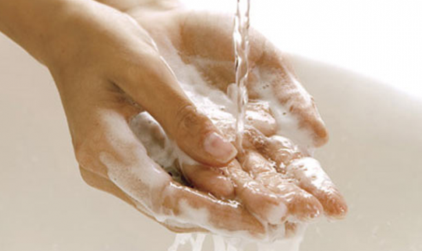 Foto - Uzmanlar uyarıyor! Meyve ve sebzeleri bir litreye bir çay kaşığı çamaşır suyu akıtıp yıkarsanız...