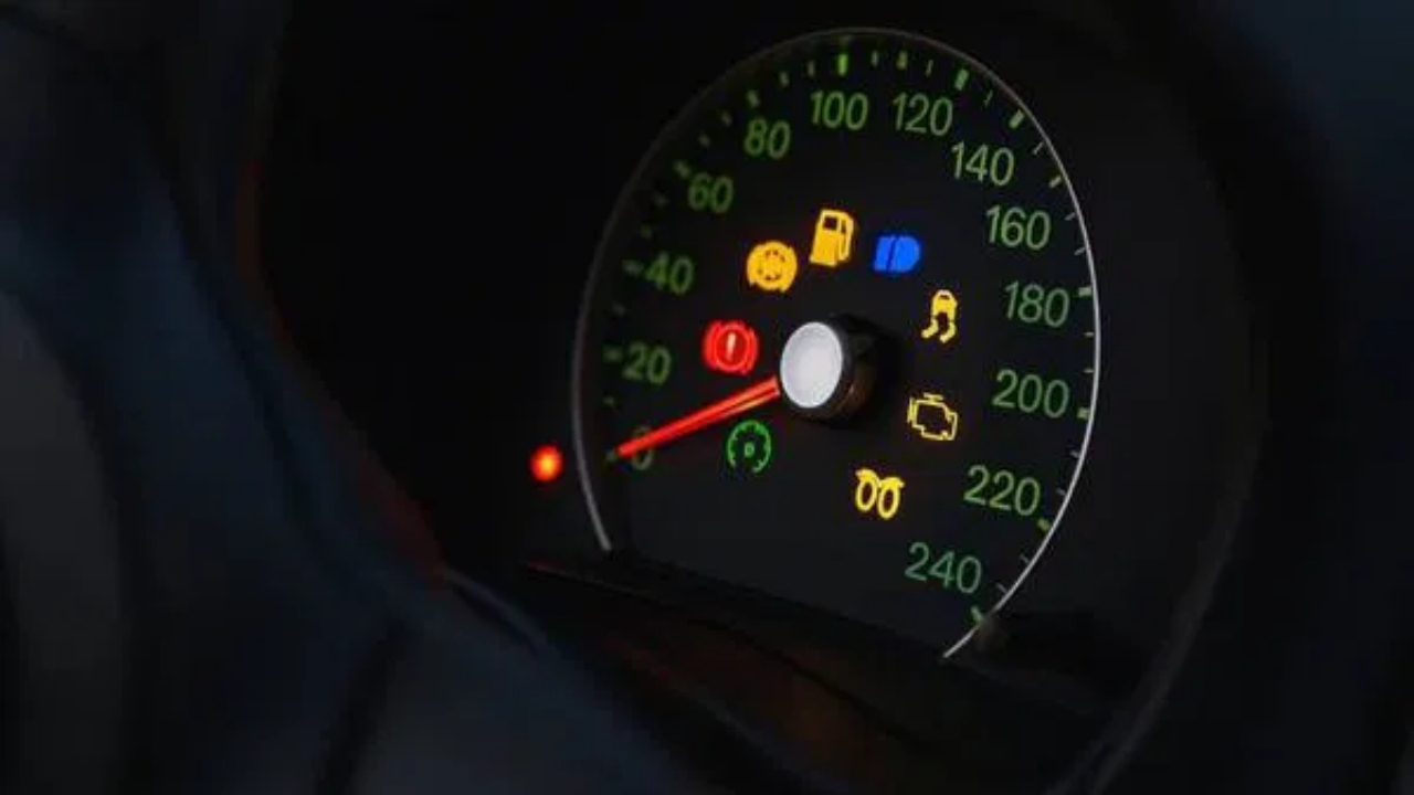 Uzmanlar yana yakıla uyarıyor: Arabanızda bu işareti görürseniz hemen sağa çekip topuklayın