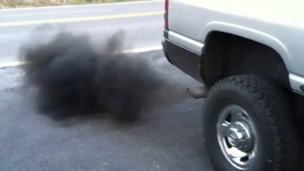 Foto - Uzmanlar yana yakıla uyarıyor: Arabanızda bu işareti görürseniz hemen sağa çekip topuklayın