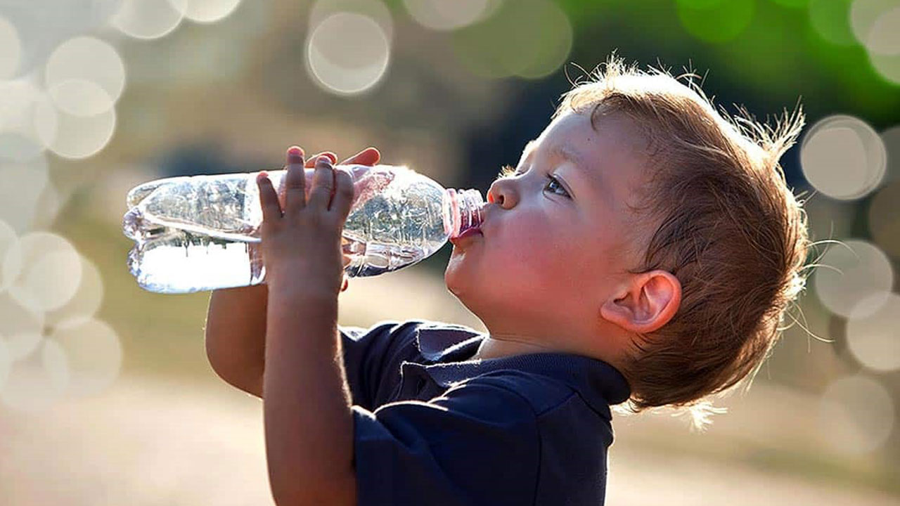 Foto - Uzmanlardan net yanıt! Terliyken soğuk su içmek hastalık yapar mı?