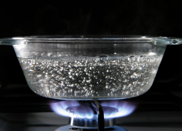 Foto - Uzmanların uyarısı! Eğer suyu böyle içerseniz...