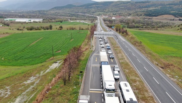 Foto - Uzun araç kuyruğu dron ile görüntülendi
