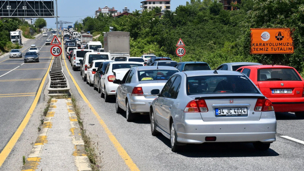 Foto - Uzun kuyruklar halinde dönüyorlar! İstanbul'daki sakinlik son buluyor