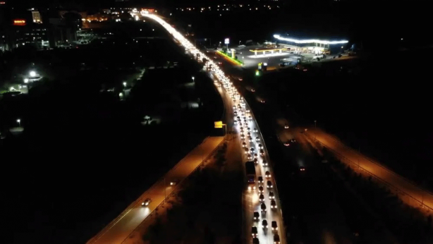 Foto - Uzun kuyruklar halinde dönüyorlar! İstanbul'daki sakinlik son buluyor