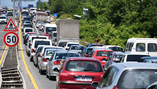 Foto - Uzun kuyruklar halinde dönüyorlar! İstanbul'daki sakinlik son buluyor