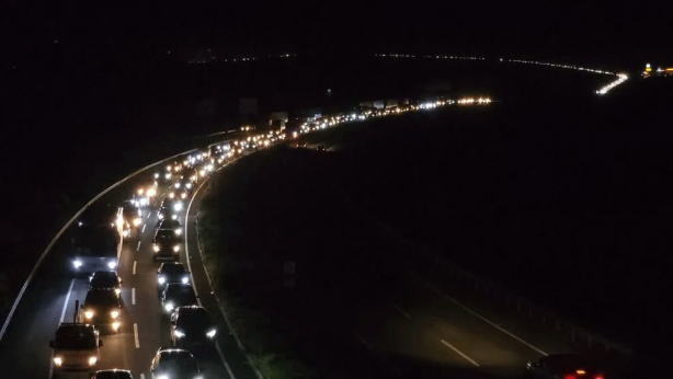 Foto - Uzun kuyruklar halinde dönüyorlar! İstanbul'daki sakinlik son buluyor