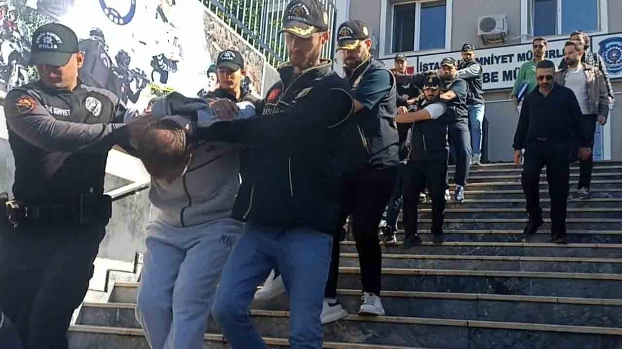 Foto - Uzun namlulu silahlarla 7 kilo altın çaldılar! Arabada pişkin pişkin böyle poz verdiler