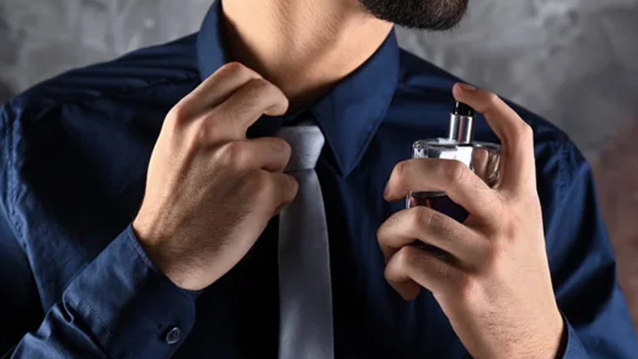 Uzun süre kalıcı olmasına etki ediyor! Parfüm kokusunun saatlerce vücutta kalmasının sırrı