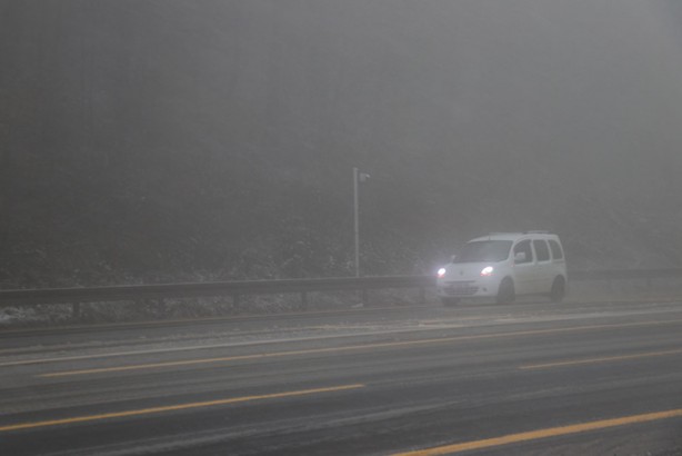 Foto - Uzun yola çıkacaklar dikkat! Bolu Dağı'nda kar etkisini arttırdı!