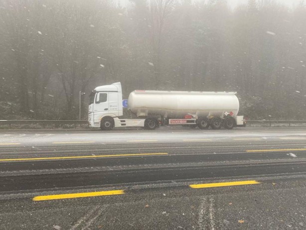 Foto - Uzun yola çıkacaklar dikkat! Bolu Dağı'nda kar etkisini arttırdı!