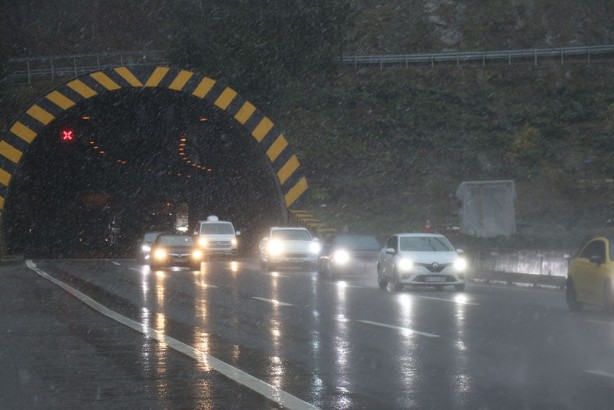 Foto - Uzun yola çıkacaklar dikkat! Bolu Dağı'nda kar etkisini arttırdı!