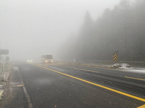 Foto - Uzun yola çıkacaklar dikkat! Bolu Dağı'nda kar etkisini arttırdı!