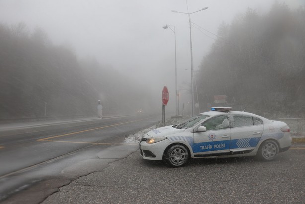 Foto - Uzun yola çıkacaklar dikkat! Bolu Dağı'nda kar etkisini arttırdı!