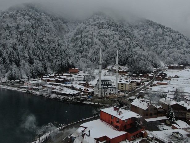 Foto - Uzungöl beyaza büründü! Kartpostallık görüntüler