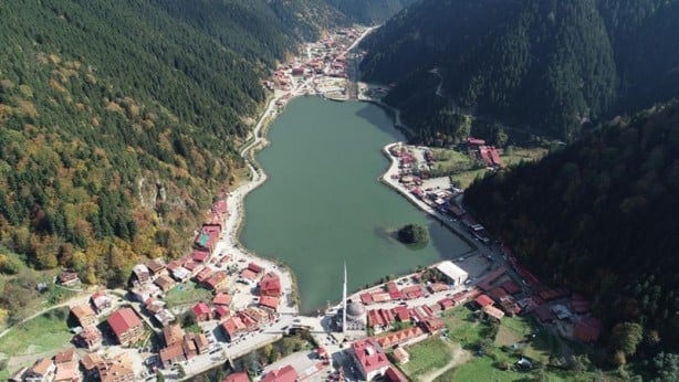 Foto - Uzungöl'ün çevresindeki kaçak yapılar yıkılıyor