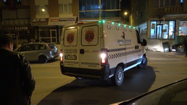 Foto - Vahşet! Karısını önce eşarpla boğmaya çalıştı sonra bıçakla boğazını kesti