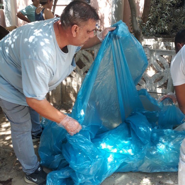 Foto - Vahşet! Sitede kedi köpek katliamı... Feci şekilde öldürüldüler