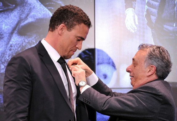 Foto - Valerien Ismael biletlerini kesiyor!