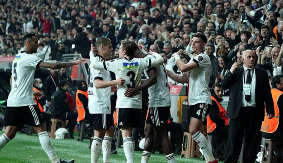 Valerien Ismael biletlerini kesiyor!