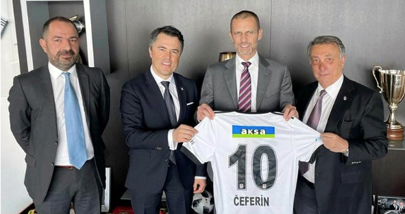 Foto - Valerien Ismael biletlerini kesiyor!