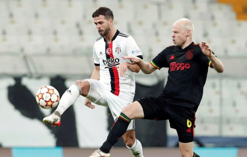 Foto - Valerien Ismael biletlerini kesiyor!