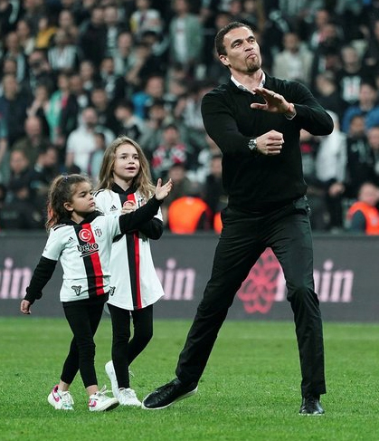 Foto - Valerien Ismael biletlerini kesiyor!