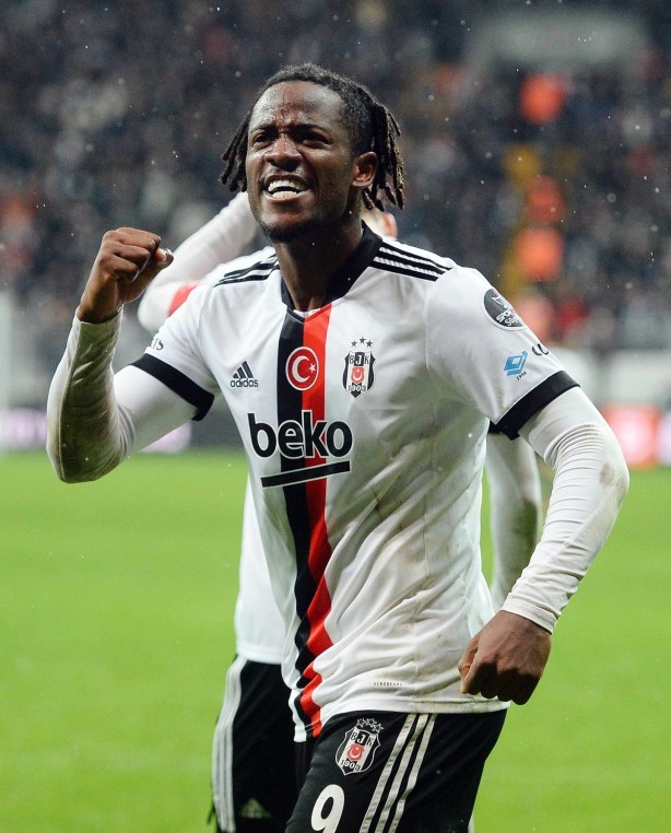 Foto - Valerien Ismael biletlerini kesiyor!