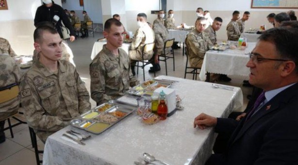Foto - Vali bile şaşkına döndü! Bu askerleri görenler şok oluyor