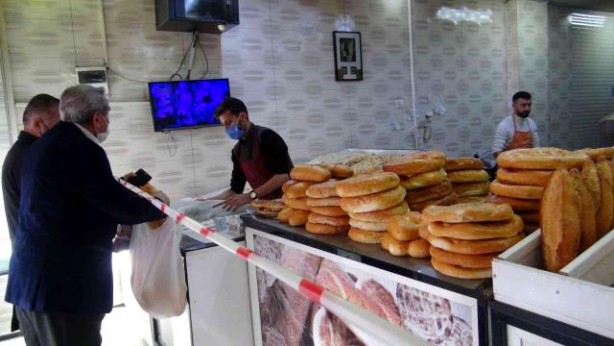 Foto - Vali ekmeğe zam girişimini durdurdu