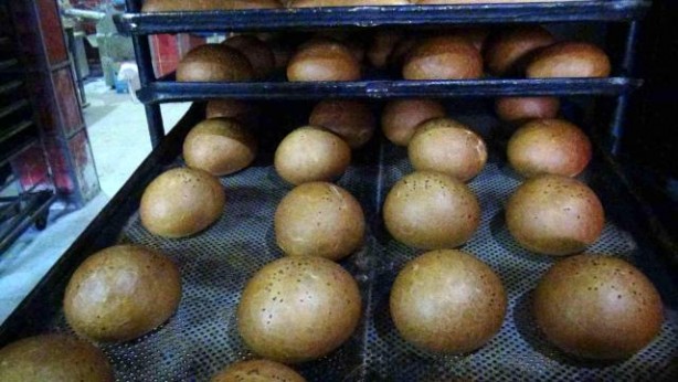 Foto - Vali ekmeğe zam girişimini durdurdu