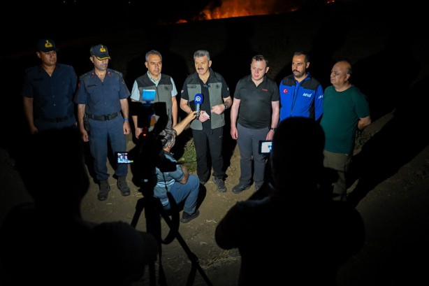 Foto - Vali Ergün yangın bölgesinde incelemelerde bulundu