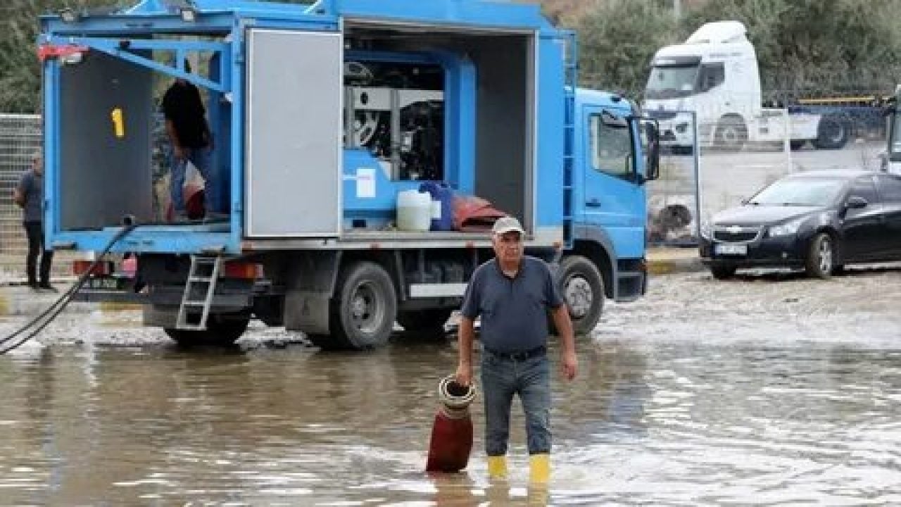 Foto - Vali Gül, Su Kurulu Toplantısı’nda konuştu! Sel afeti Marmara için milat olacak