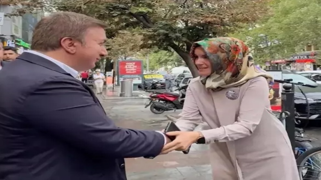 Foto - Vali, makamında takdim etti: İşte tüm Türkiye’nin konuştuğu Kübra öğretmene verilen ödül