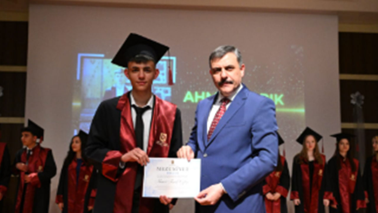 Foto - Vali, oğlunun gündem olan paylaşımı sonrası sessizliğini bozdu: 'Sicil numaranı alayım'