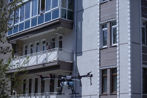 Foto - Vali talimat verdi: Dronla havadan da dezenfekte işlemi yapılıyor